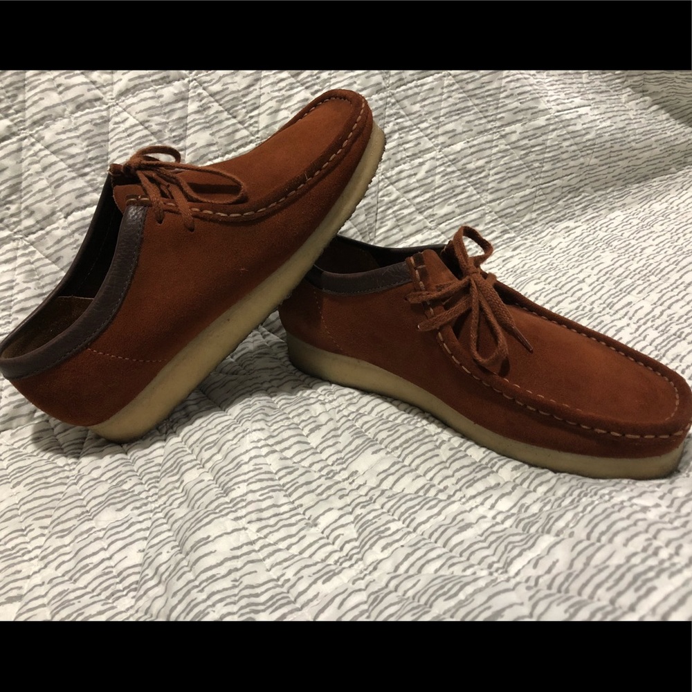 CLARKS ORIGINALS
Wallabee Suede - Dark Tan
